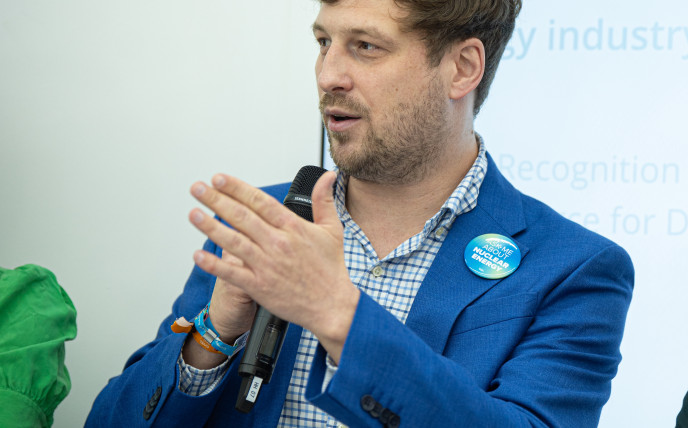 emeric-massaut-speaking-left